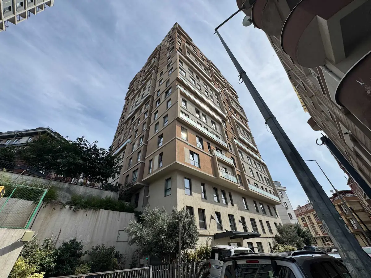 NEF 06 GÜLTEPE 1+1 AYRI MUTFAK ÇİFT CEPHE KAPALI OTOPARK ÜÇ ASANSÖR ANKASTRE MUTFAK KLİMA