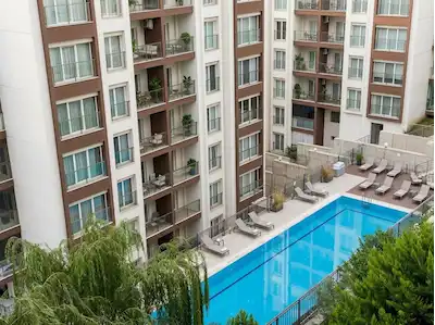 BAYRAKLI YAMANLAR ZERRİN HANIM SİTESİ'NDE SATILIK 3+1 HAVUZ MANZARALI