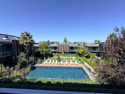 KARTEPE SİERRA VİLLARINDA 4+1 HAVUZLU SATILIK VİLLA