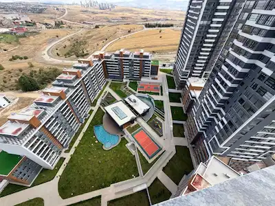 AKADIA İNCEK ŞEREFİYELİ BLOKTA YÜKSEK KAT, ÖNÜ AÇIK ÇİFT CEPHE