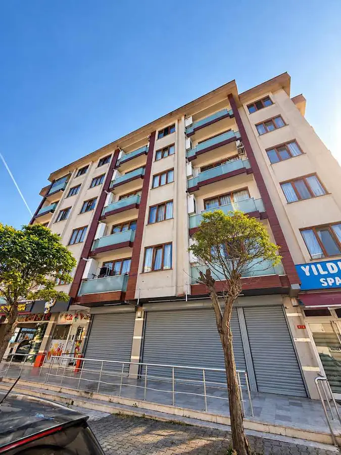 TUZLA PALMİYE EVLERİNDE MERKEZİ KONUMDA SATILIK 2+1 DAİRE