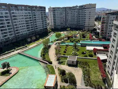 SİNPAŞ LİVA SATIŞ OFİSİ REMAX PROF SEZAİ T. SATILIK 2+1 GÖLET MANZARALI