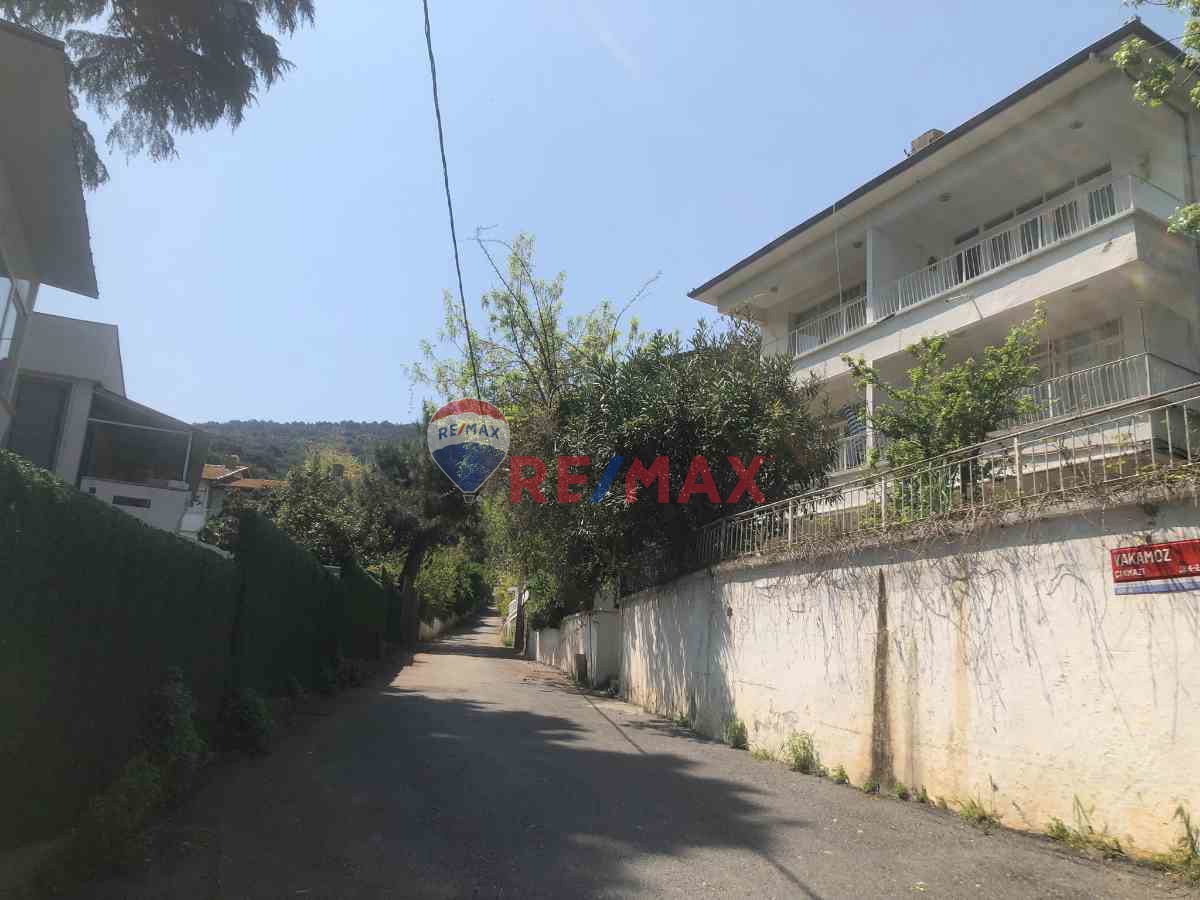 BURGAZADA’DA KIRACISIZ, BAHÇE KATI 3+1 DAIRE (135 M²)