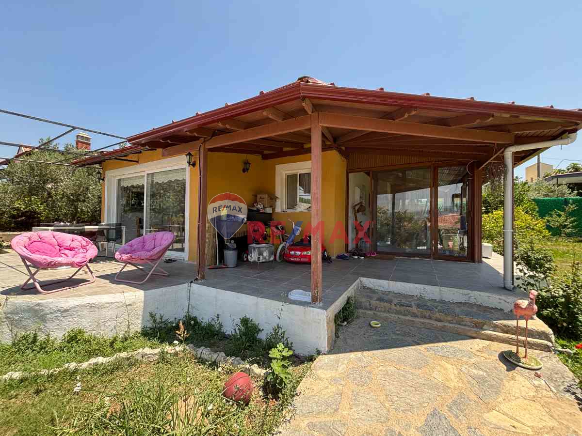 URLA HEKIMKÖY SITESI'NDE TAM MÜSTAKIL 2+1 KIRALIK DUBLEKS VILLA