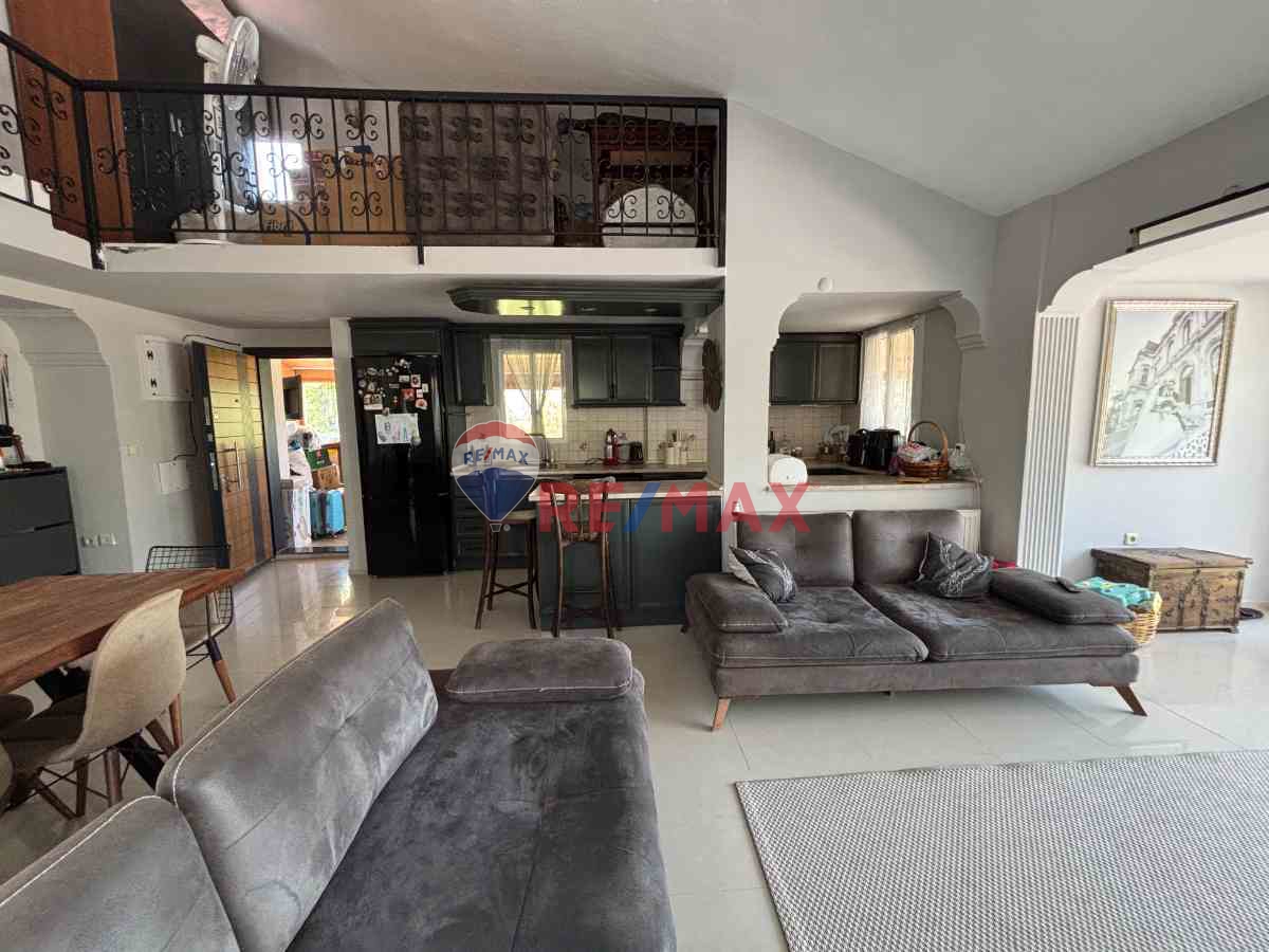 URLA HEKIMKÖY SITESI'NDE TAM MÜSTAKIL 2+1 KIRALIK DUBLEKS VILLA