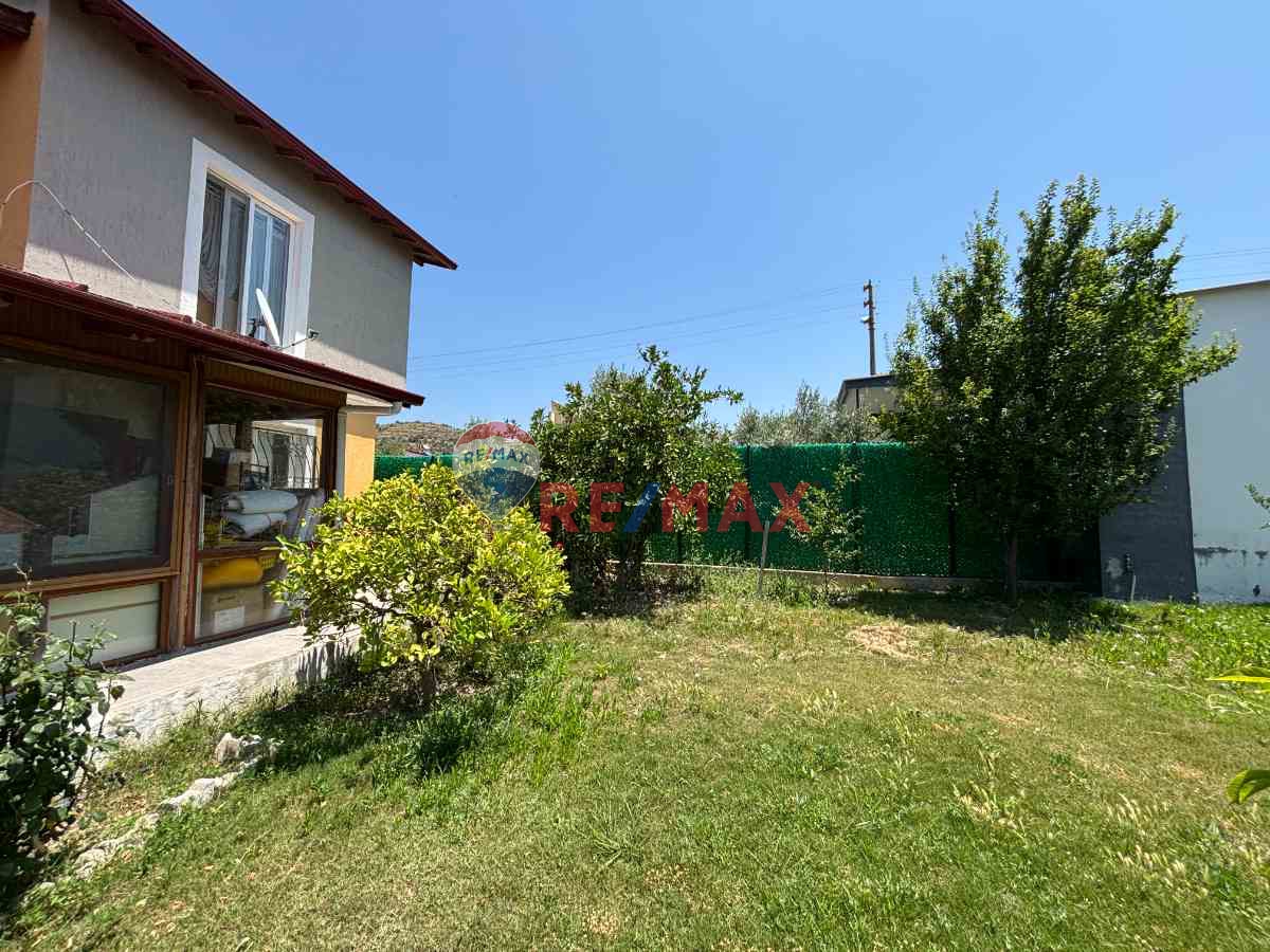 URLA HEKIMKÖY SITESI'NDE TAM MÜSTAKIL 2+1 KIRALIK DUBLEKS VILLA