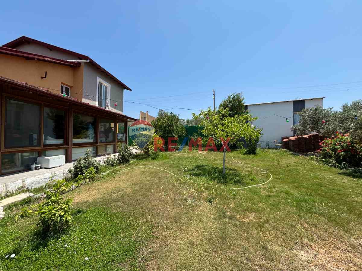 URLA HEKIMKÖY SITESI'NDE TAM MÜSTAKIL 2+1 KIRALIK DUBLEKS VILLA