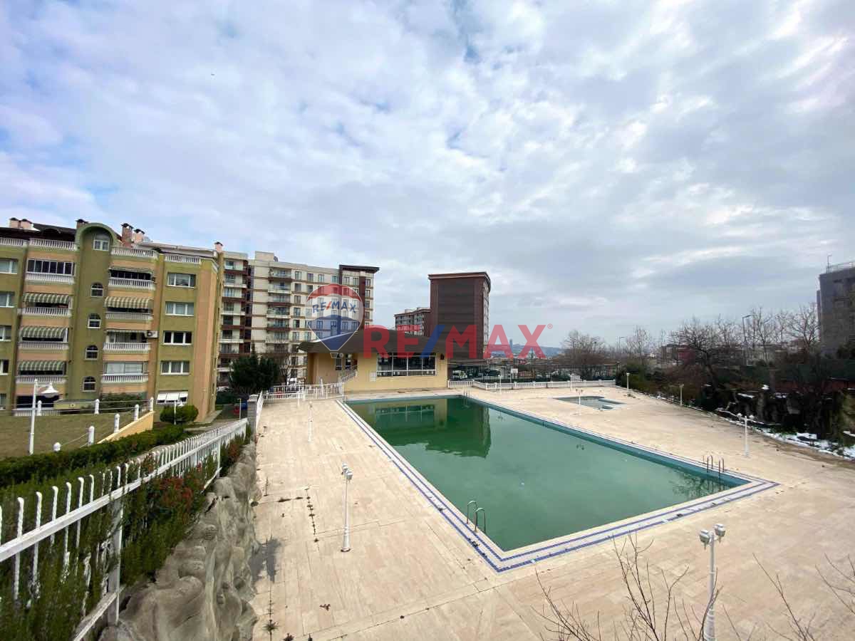 METROBÜSE YÜRÜME MESAFESI , MARMARA PARK ARKASI YENI ESER SITESI SATILIK