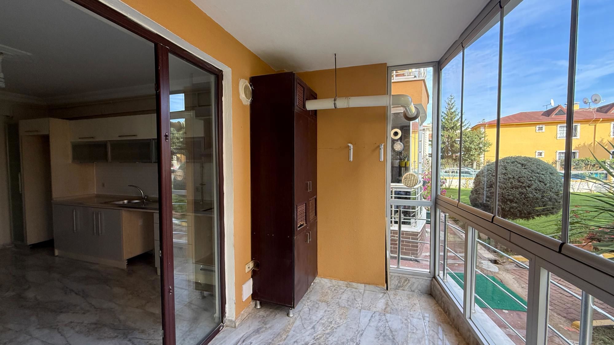 YAHYAKAPTAN LILYUMPARK SITESINDE KIRALIK 3+1 GENİŞ DAİRE