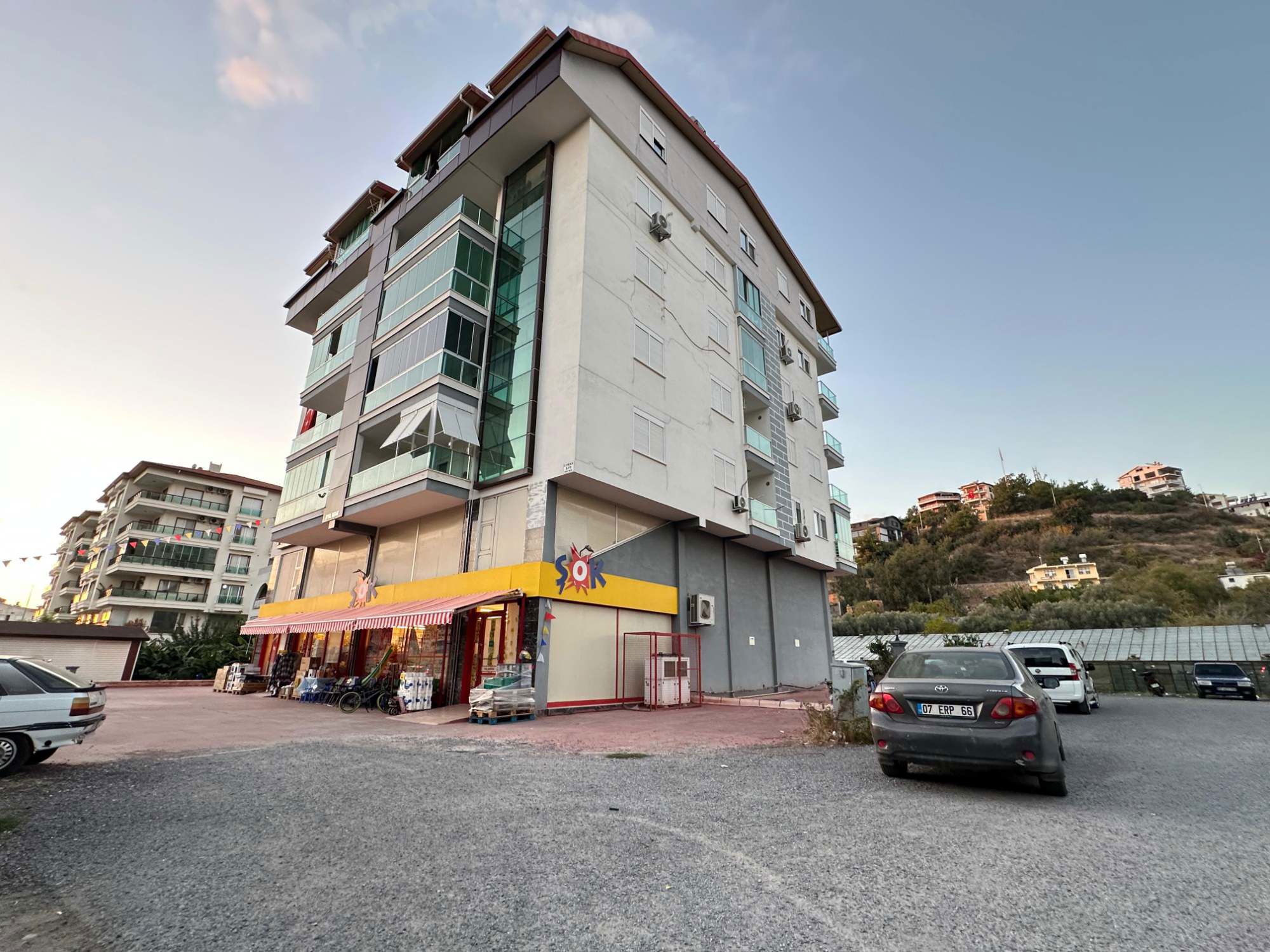 DENIZYOLUNA SIFIR, MERKEZI KONUMDA EŞYALI 2+1 