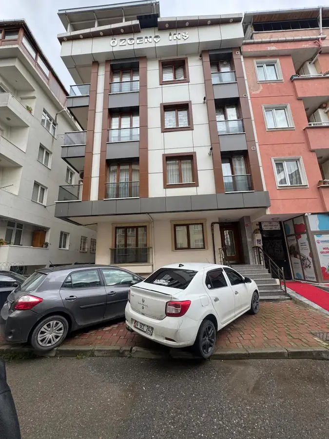 REMAX MİHRİBAN ÇETİNOĞLU  ÇEKMEKÖY ÇAMLIK'TA SATILIK 2+1 DAİRE