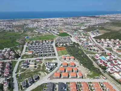 OKSIJEN DEPOSU GÜZELÇAMLI DA DENIZE YÜRÜME MESAFESINDE VILLA IMARLI ARSA