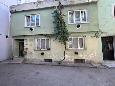 REMAX BEYAZ BURSA YILDIRIM YİĞİTLER MAHALLESI SATILIK KOMPLE BINA