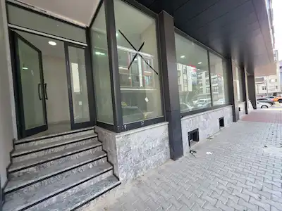 FLORYA METROBÜS DURAĞINDA YENİ BİNADA SATILIK 100 M2 DÜKKAN