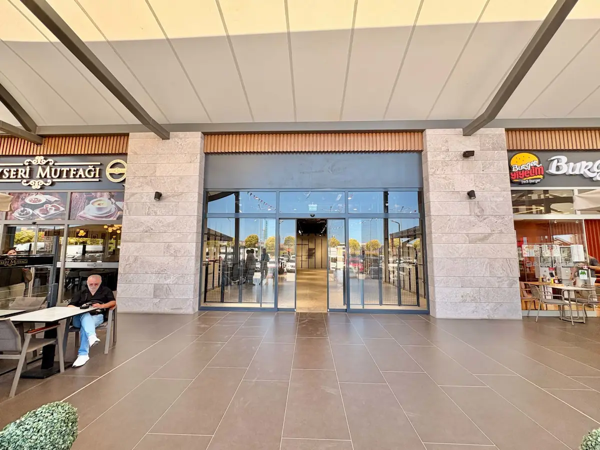 SAMANDRA TEM OTOBANINDA MİRKELAM TESİSLERİNDE KİRALIK 508 M2 KIRALIK DÜKKAN 2