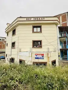 BORNOVA MERKEZE 5 DK MESAFEDE BAHÇE KATI 2+1 KİRALIK DAİRE