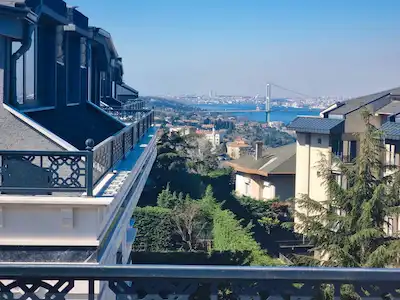 REMAX MASADAN ÇENGELKÖYDE BOĞAZ MANZARALI 6+2 LÜKS DUBLEKS