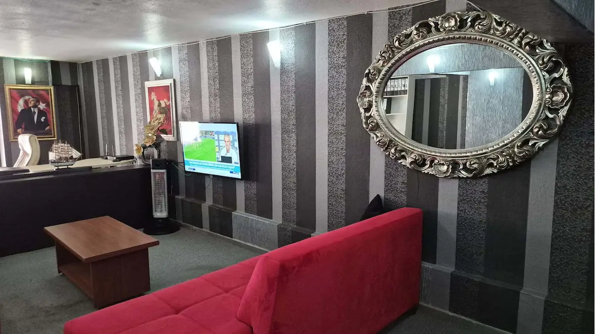 1 KONAK GÜNEŞLİ’DE 140 M² ÇİFT KATLI OFİS VE İŞ YERİ 2