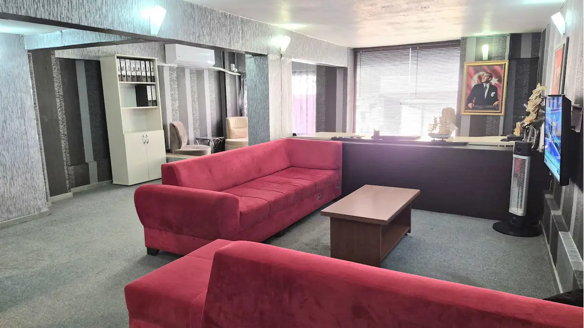 1 KONAK GÜNEŞLİ’DE 140 M² ÇİFT KATLI OFİS VE İŞ YERİ