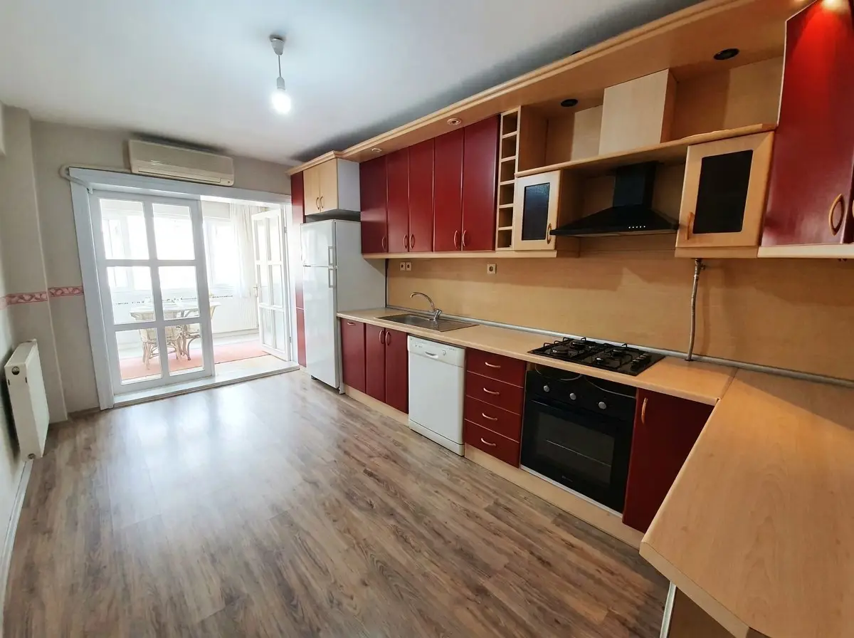 AKSOY'DA DENIZE YAKIN ASANSÖRLÜ 3+1 KIRALIK DAIRE