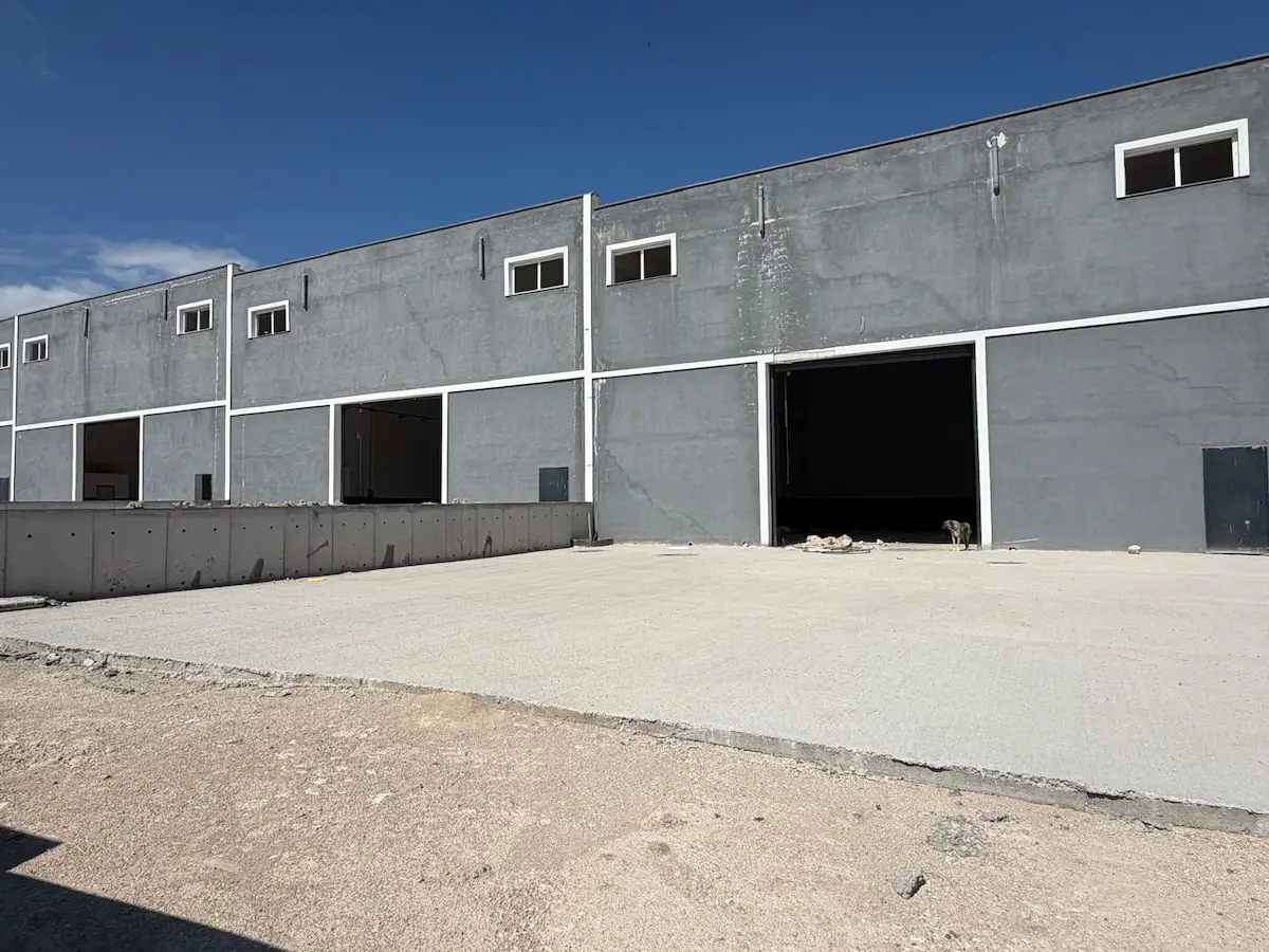 SARAYKENT KERESTECILER SANAYI'DE GENIŞ CADDE ÜSTÜ 400 M2 KIRALIK