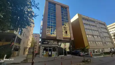 KIZILAY MERKEZDE BAKIMLI BAĞIMSIZ MUTFAKLI OFİS