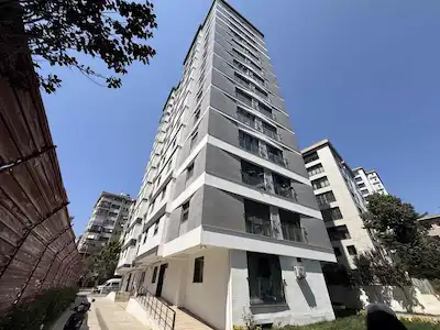 ERENKÖY’ÜN MERKEZİNDE, YÜKSEK KAT KONFORUYLA 2+1