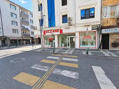 ESKI DOĞUMEVI KARŞISINDA ÇIFT CEPHELI 85 M² KIRALIK DÜKKAN