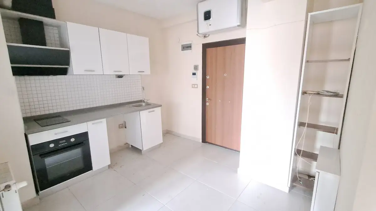 YENİBAĞLAR’DA 6. KAT 1+1 KİRALIK DAİRE | BALKONLU | MERKEZİ ISITMA (PAY ÖLÇER)