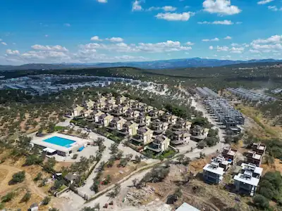  KEREMKÖY’DE 4+1 HAVUZLU SITEDE SATILIK VILLA