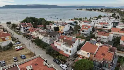 ÇANAKKALE DARDANOSTA DENİZE 50 METRE TRİPLEX VİLLA