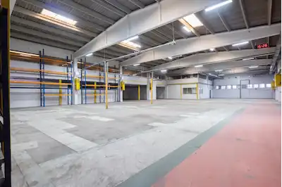 SINCAN OSB’DE ÜRETIM VE DEPOLAMAYA UYGUN 1.710 M² KIRALIK İŞYERI