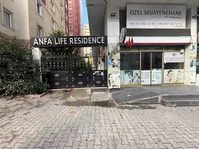 ANFA LİFE SİTESİNDE CADDEYE CEPHE METROBÜSE YAKIN SATILIK 2+1 DAİRE