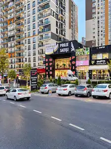 İNNOVİA ÇARŞI’DA SATILIK 121 M² DÜZ AYAK – 6 M TAVAN YÜKSEKLİĞİ, ASMA KAT YAPILABİLİR
