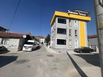 ADAPAZARI’NDA 2022 YAPIMI 4+1 | 120 M² BRÜT | YERDEN ISITMALI, BALKONLU, 2 BANYOLU