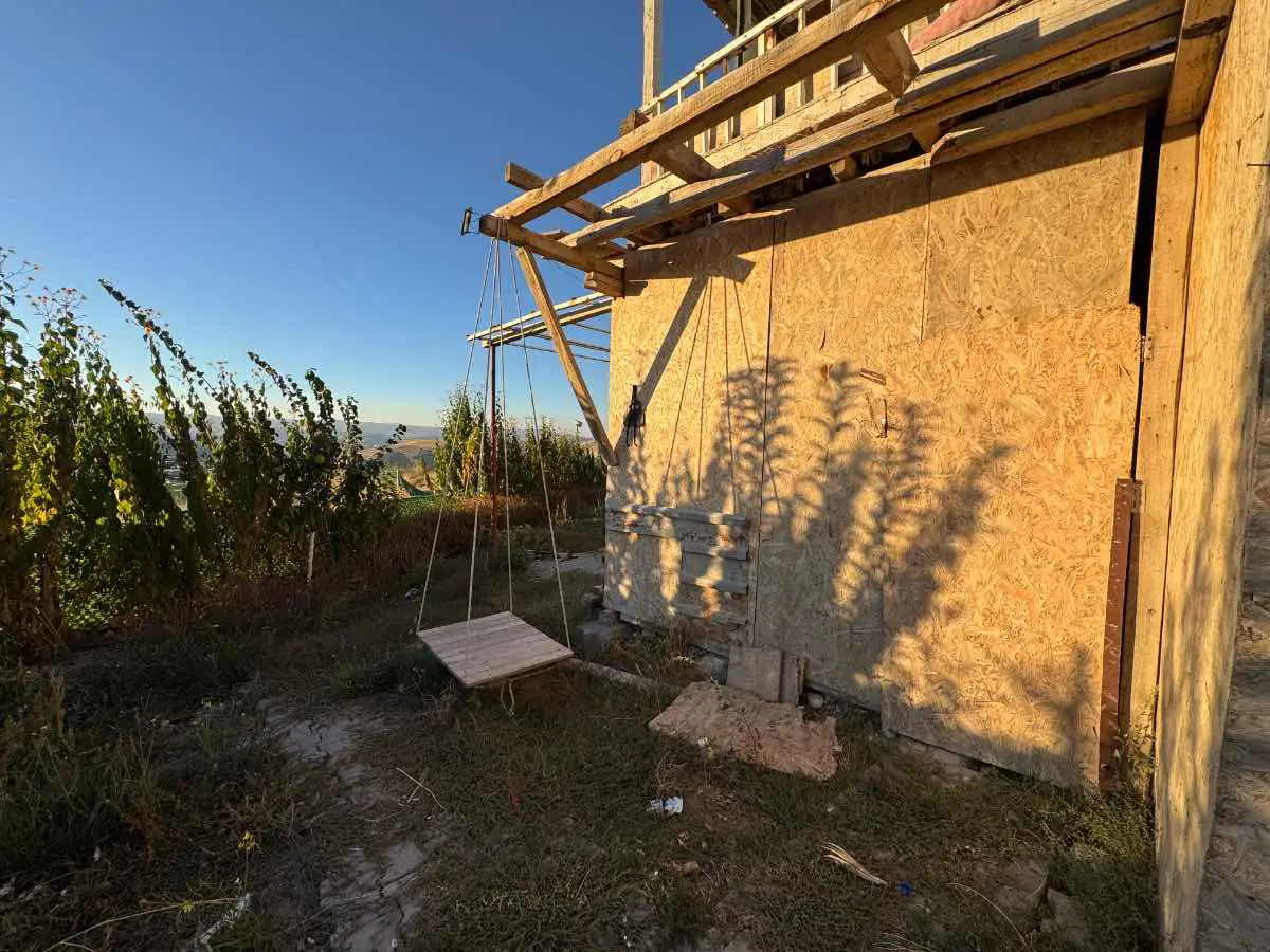 MASAL GARDEN’DA KÖŞE KONUMDA, 800 M², 2+1 YAŞAM ALANLI EŞSİZ MANZARALI HOBİ BAHÇESİ