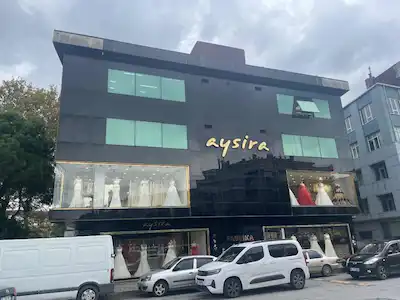 BERK YILDIRIM'DAN KADIKÖYÜN KALBİNDE CAM GİYDİRME MÜSTAKİL BİNA