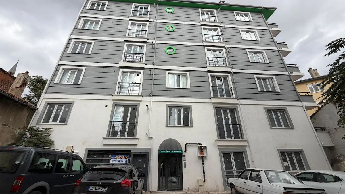 REMAX MID'DEN ÜNIVERSITEYE YÜRÜYÜŞ MESAFESINDE KIRALIK 1+1 DAIRE
