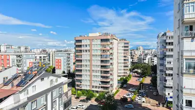 MEYDANKAVAĞI YEŞİLBAHÇE SİTESİ’NDE 3+1 | 150 M² BRÜT | GÜNEY-DOĞU CEPHE | 2 BANYO
