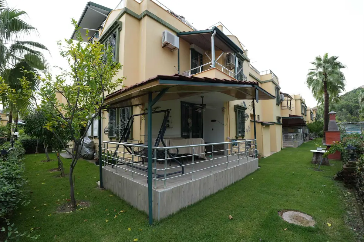 CLUB KONAK GARDEN 2'DE DENIZ YAKINI, HAVUZLU SATILIK VILLA