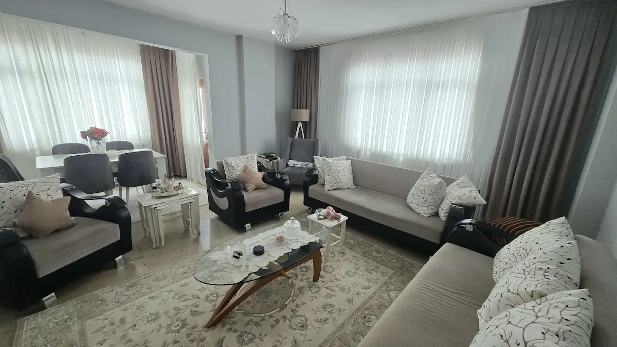REMAX'DAN ATAŞEHİR MİMAR SİNAN MAH. 2 BALKONLU GENİŞ 3+1 DAİRE
