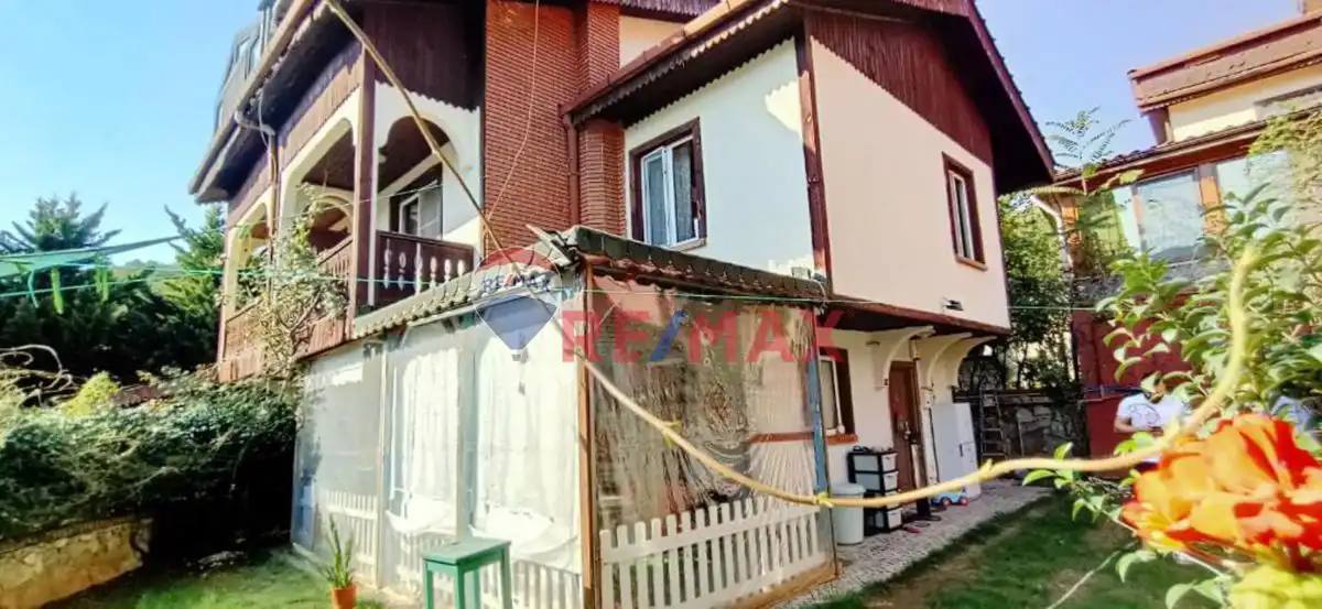 BEYKOZ AKBABA KÖYÜ SİTE İÇİ KİRALIK BAHÇELİ 4+2 VİLLA