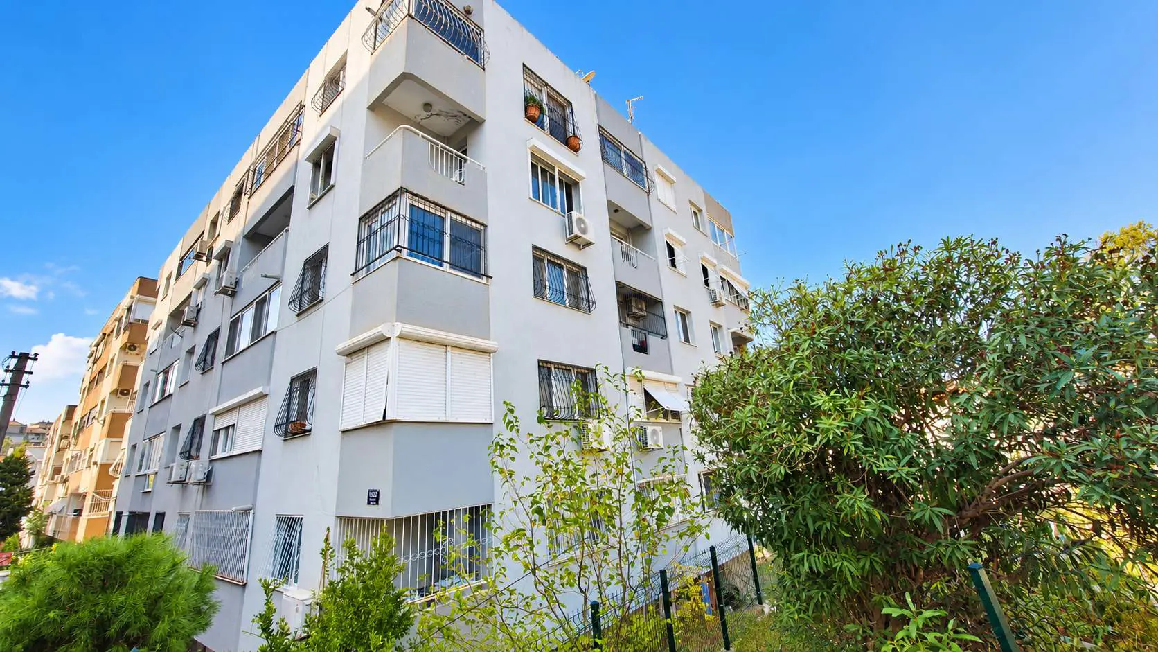 POLİGON METRO DURAĞINA 200 M. MESAFEDE SATILIK 3+1 DAİRE