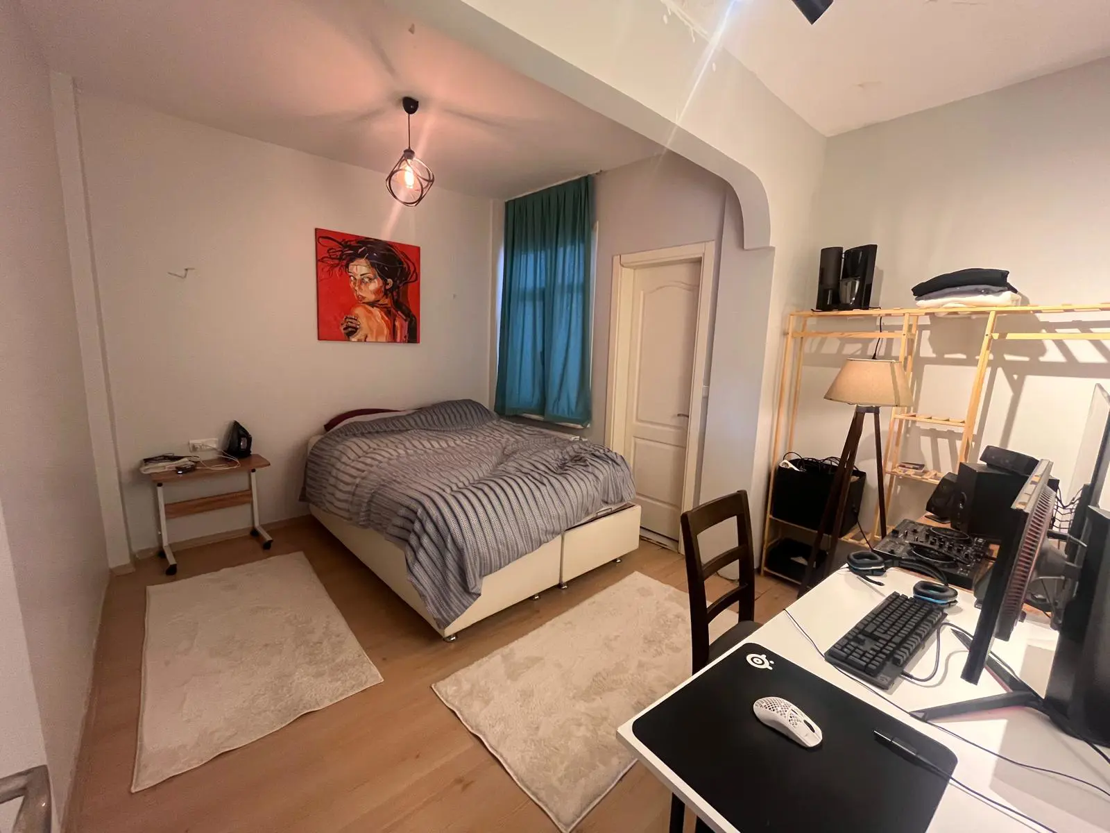 ASARİYE CADDESİNDE DENİZ MANZARALI 2+1 SATILIK DAİRE