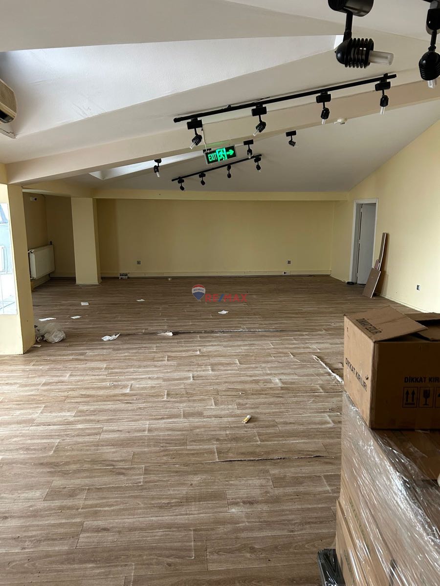 FLORYA BEŞYOL DA 700 M2 KİRALIK İŞYERİ