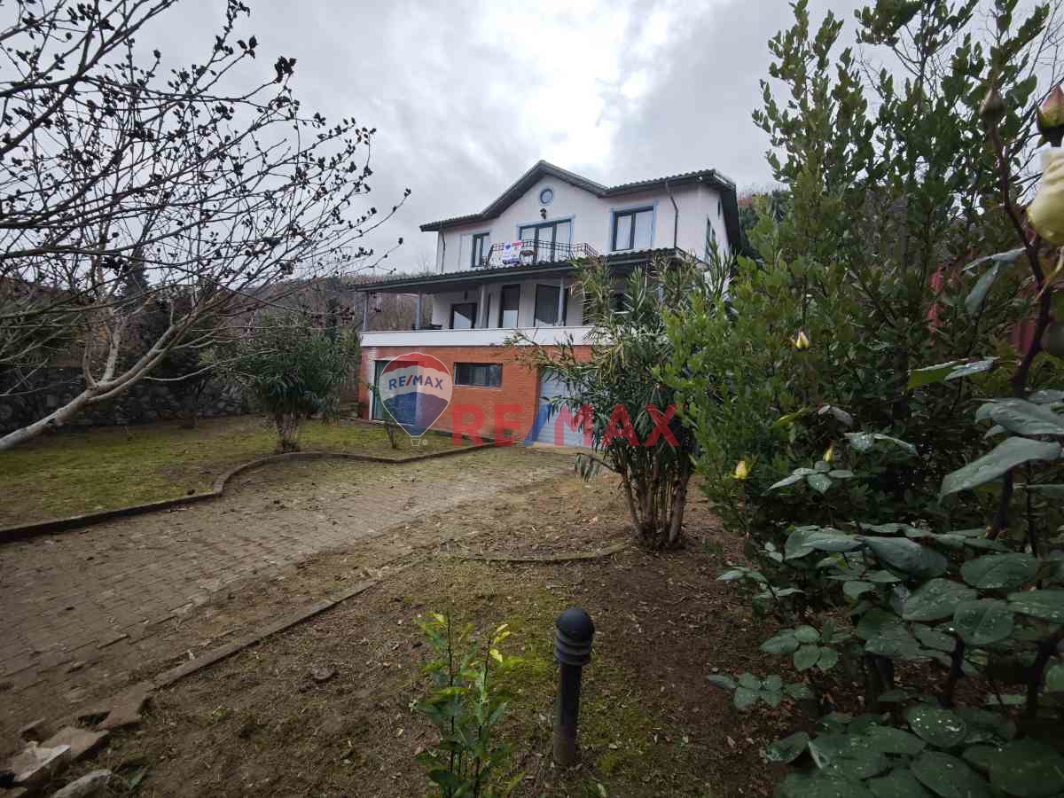 REMAX ÇARŞI'DAN GÖLCÜK ÖRCÜN MAH'DE 7+2 SATILIK VİLLA