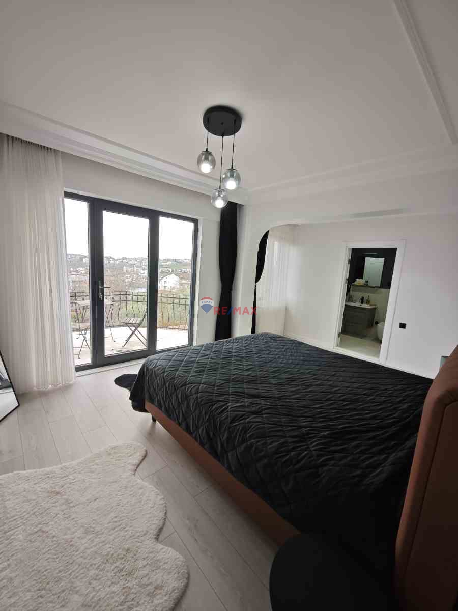 REMAX ÇARŞI'DAN GÖLCÜK ÖRCÜN MAH'DE 7+2 SATILIK VİLLA