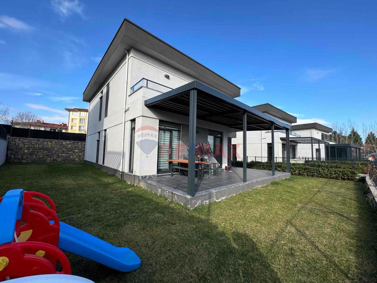 Başiskele Flora Vadi Satılık 4+1 Villa