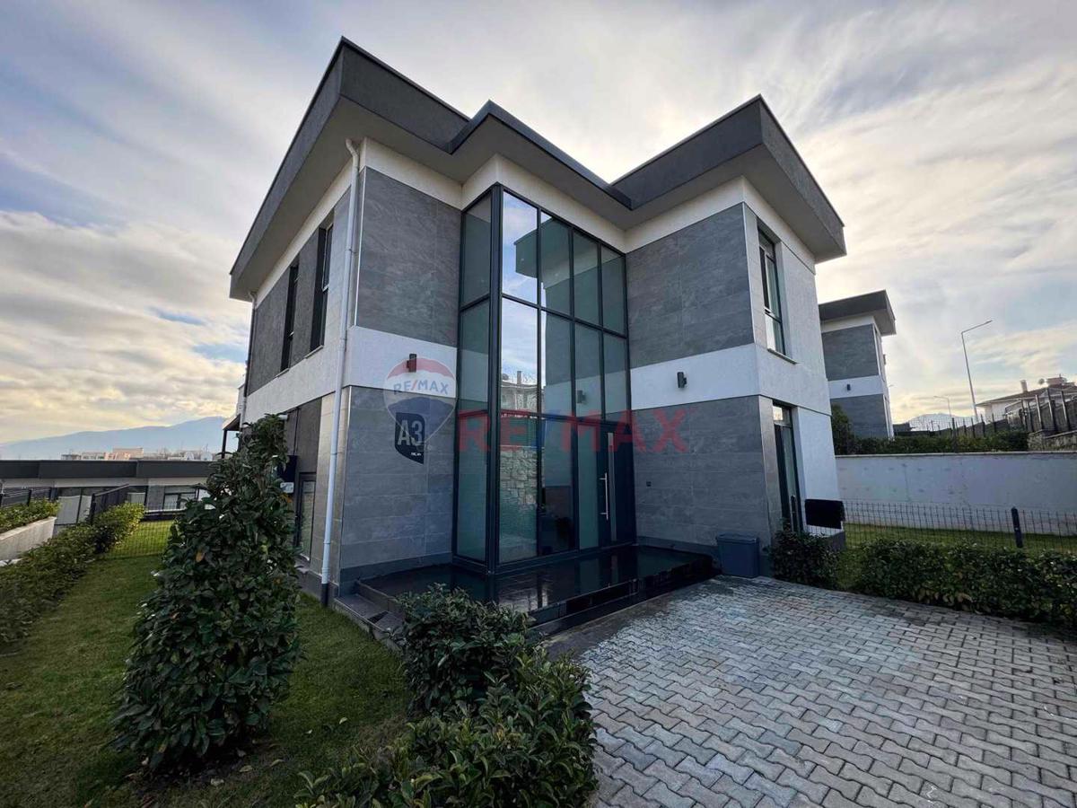 Başiskele Flora Vadi Satılık 4+1 Villa