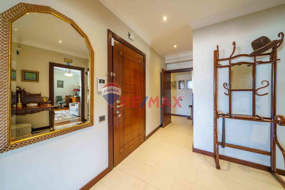 FENERYOLU BÜYÜKHANLIDA,  5+1, KATTA TEK, ÇOK ÖZEL SATILIK DAİRE